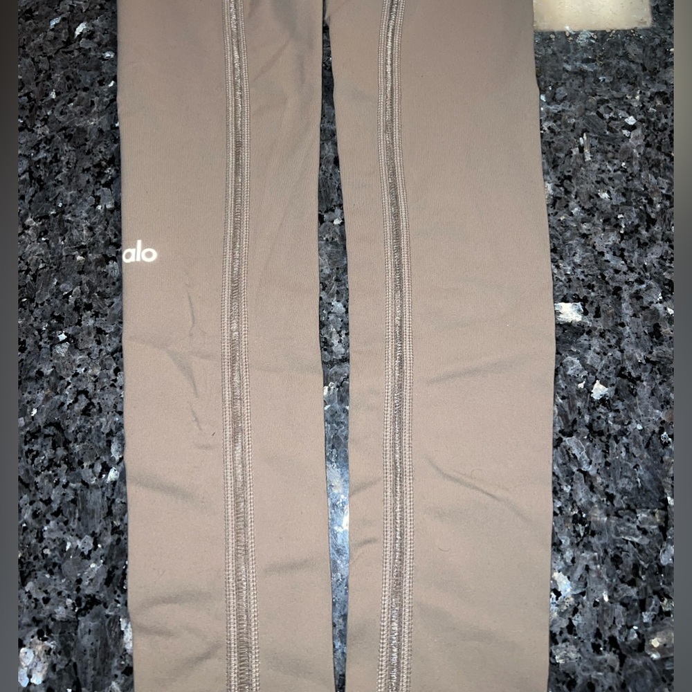 ALO Yoga ~ Limited Edition Stitching Gravel Airlift High-Waisted Leggings - Picture 8 of 11